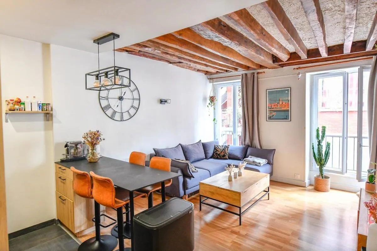 Beverage & Food Spots Apartment